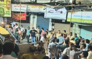 मुंबई में बड़ा हादसा: 22 फीट ऊंची गणेश प्रतिमा गिरने से दो लोगों की मौत, पांच घायल मुंबई में बड़ा हादसा: 22 फीट ऊंची गणेश प्रतिमा गिरने से दो लोगों की मौत, पांच घायल