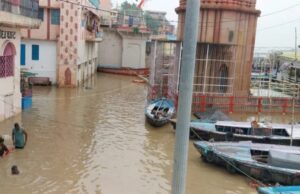 काशी में गंगा का रौद्र रूप पड़ा कमजोर, जलस्तर में गिरावट से लोगों को राहत काशी में गंगा का रौद्र रूप पड़ा कमजोर, जलस्तर में गिरावट से लोगों को राहत