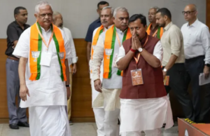वंदे मातरम् पर बढ़ा सियासी विवाद, कांग्रेस के फैसले के खिलाफ BJP ने पारित किया 10 सूत्रीय प्रस्ताव वंदे मातरम् पर बढ़ा सियासी विवाद, कांग्रेस के फैसले के खिलाफ BJP ने पारित किया 10 सूत्रीय प्रस्ताव