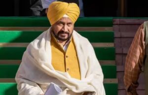 अमृतपाल सिंह के पिता ने फिर की चरणजीत सिंह चन्नी की तारीफ, 2027 चुनाव से पहले पंजाब की सियासत में हलचल अमृतपाल सिंह के पिता ने फिर की चरणजीत सिंह चन्नी की तारीफ, 2027 चुनाव से पहले पंजाब की सियासत में हलचल