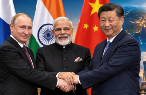 ब्रिक्स में मोदी, शी जिनपिंग और पुतिन का बड़ा हैंडशेक: क्या बदलने वाला है दुनिया की आर्थिक व्यवस्था का गणित? ब्रिक्स शिखर सम्मेलन में प्रधानमंत्री नरेंद्र मोदी, शी जिनपिंग और व्लादिमीर पुतिन की मुलाकात और हैंडशेक