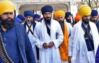 2027 चुनाव से पहले पंजाब में नई सियासी जंग, अमृतपाल सिंह की ‘वारिस पंजाब दे’ ने बढ़ाई SAD की चिंता अमृतपाल सिंह की वारिस पंजाब दे और सुखबीर सिंह बादल के नेतृत्व वाले अकाली दल के बीच 2027 चुनाव से पहले बढ़ती राजनीतिक प्रतिस्पर्धा