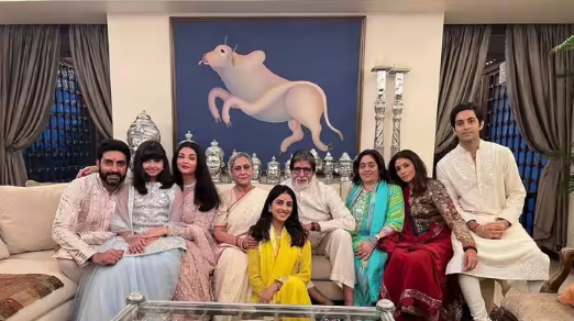 Amitabh Bachchan Jalsa Bull Painting अमिताभ बच्चन के जलसा में लगी Bull Painting