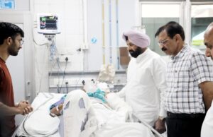 नशा मुक्त पंजाब यात्रा के दौरान घायल भाजपा नेता का हाल जानने डीएमसी हीरो हार्ट पहुंचे केवला सिंह ढिल्लों नशा मुक्त पंजाब यात्रा के दौरान घायल भाजपा नेता का हाल जानने DMC Hero Heart पहुंचे केवला सिंह ढिल्लों