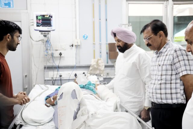 केवला सिंह ढिल्लों DMC Hero Heart पहुंचे, घायल भाजपा नेता का जाना हाल नशा मुक्त पंजाब यात्रा के दौरान घायल भाजपा नेता का हाल जानने DMC Hero Heart पहुंचे केवला सिंह ढिल्लों