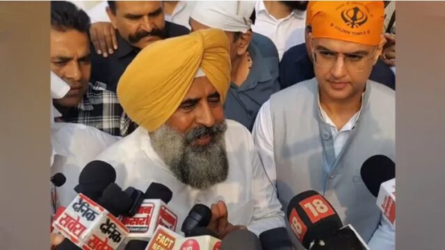 पंजाब कांग्रेस अध्यक्ष परगट सिंह और सचिन पायलट गोल्डन टेंपल अमृतसर में दर्शन करते हुए