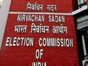 पंजाब चुनाव से पहले ECI का बड़ा निर्देश, 3 साल से एक जिले में तैनात अधिकारियों को हटाने का आदेश Election Commission orders transfer of officers posted in Punjab districts for three years