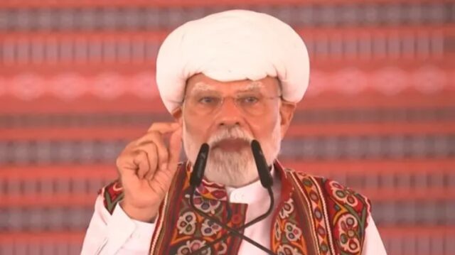 PM Modi Gujarat Visit: बनासकांठा में विपक्ष पर बरसे पीएम मोदी, किसानों को लेकर कही बड़ी बात PM Modi Gujarat Visit: बनासकांठा में विपक्ष पर बरसे पीएम मोदी, किसानों को लेकर कही बड़ी बात