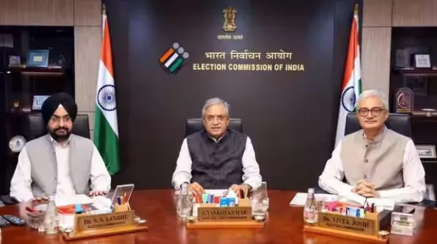 SIR विवाद पर सुप्रीम कोर्ट में चुनाव आयोग का 15 पॉइंट हलफनामा SIR विवाद पर सुप्रीम कोर्ट में चुनाव आयोग का 15 पॉइंट हलफनामा