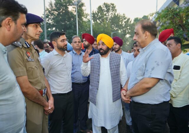 जालंधर के Burlton Park Stadium में एशियन कप हॉकी की तैयारियों और सुरक्षा व्यवस्था का निरीक्षण करते पंजाब के मुख्यमंत्री भगवंत मान