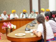 पंजाब विधानसभा पहुंचे विद्यार्थी, CM भगवंत मान ने कहा- बड़े सपने देखो और आज से मेहनत शुरू करो पंजाब विधानसभा में विद्यार्थियों से बातचीत करते मुख्यमंत्री भगवंत मान