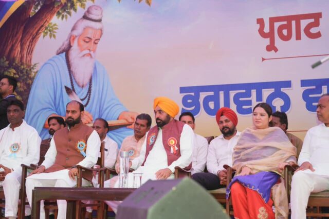 CM Bhagwant Mann at Maharishi Valmiki Jayanti Shobha Yatra in Dhuri