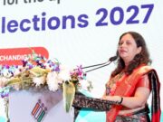 पंजाब विधानसभा चुनावों की तैयारियों का बड़ा रिव्यू, 23 जिलों के अधिकारियों से ECI टीम ने लिया अपडेट पंजाब विधानसभा चुनावों की तैयारियों को लेकर जिला अधिकारियों के साथ समीक्षा बैठक