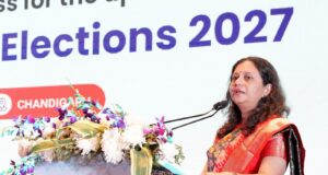 पंजाब विधानसभा चुनावों की तैयारियों का बड़ा रिव्यू, 23 जिलों के अधिकारियों से ECI टीम ने लिया अपडेट पंजाब विधानसभा चुनावों की तैयारियों को लेकर जिला अधिकारियों के साथ समीक्षा बैठक