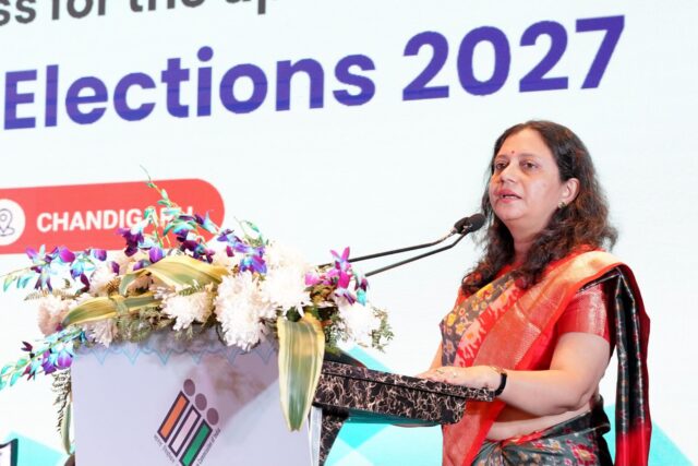 पंजाब विधानसभा चुनावों की तैयारियों को लेकर जिला अधिकारियों के साथ समीक्षा बैठक