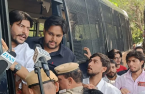 ‘नशा मुक्त पंजाब’ की मांग को लेकर चंडीगढ़ में ABVP का प्रदर्शन, पुलिस ने छात्रों को हिरासत में लिया चंडीगढ़ में नशे के खिलाफ ABVP छात्रों का प्रदर्शन और पुलिस कार्रवाई