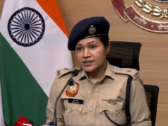 अभिजीत दीपके की हिरासत पर दिल्ली पुलिस की सफाई, दादी के निधन के बाद मदद देने का किया दावा Police barricades at Jantar Mantar during CJP protest in Delhi