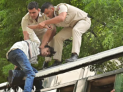 Jantar Mantar फिर बना छावनी! भारी सुरक्षा, बैरिकेडिंग और इंटरनेट पाबंदी के बीच प्रदर्शन Jantar Mantar protest security barricading Delhi against Gyanesh Kumar resignation