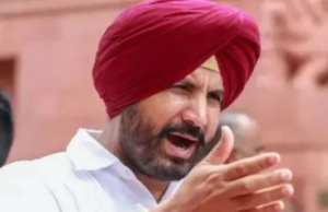 पंजाब की वोटर लिस्ट में भगत सिंह की तस्वीर? राजा वड़िंग ने उठाया मामला राजा वड़िंग का दावा, पंजाब की मतदाता सूची में भगत सिंह की तस्वीर दिखाई देने का मामला